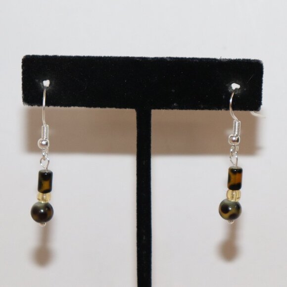 Beautiful NWOT Silver, animal print and yellow dangle earrings 1.5" - Picture 1 of 6